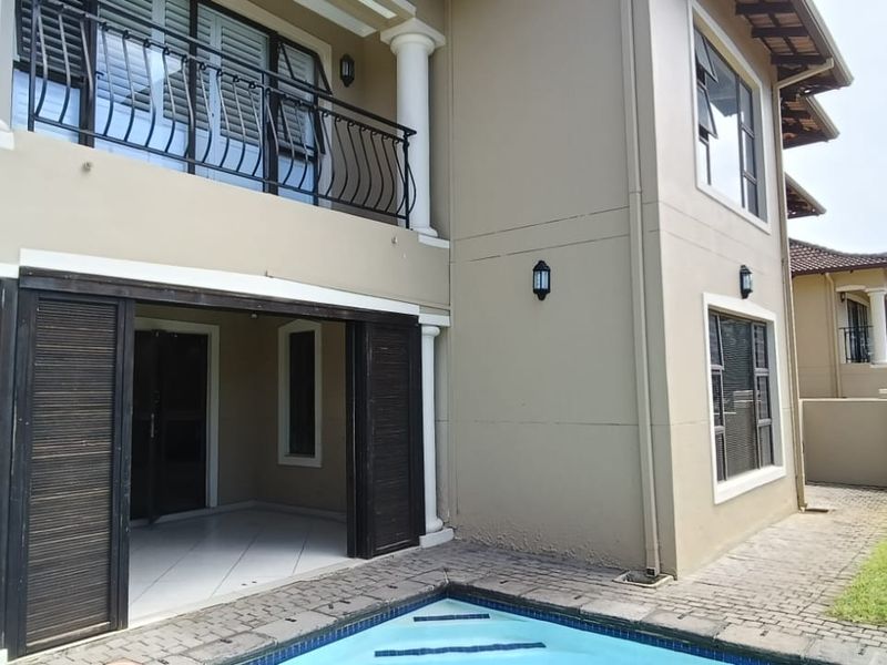 To Let in La Lucia, stunning 4 bedroom, pet friendly townhouse in coveted Gardens. - Photo 2