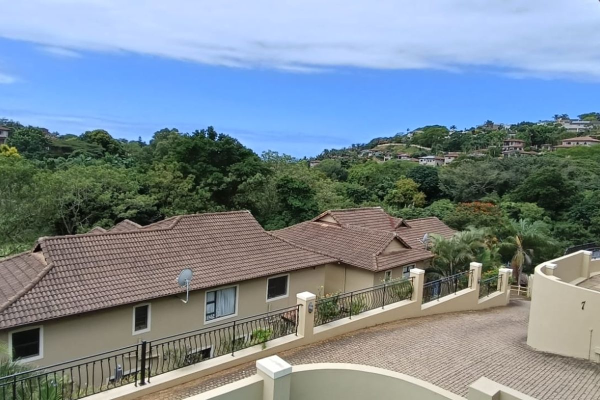 To Let in La Lucia, stunning 4 bedroom, pet friendly townhouse in coveted Gardens. - Photo 3
