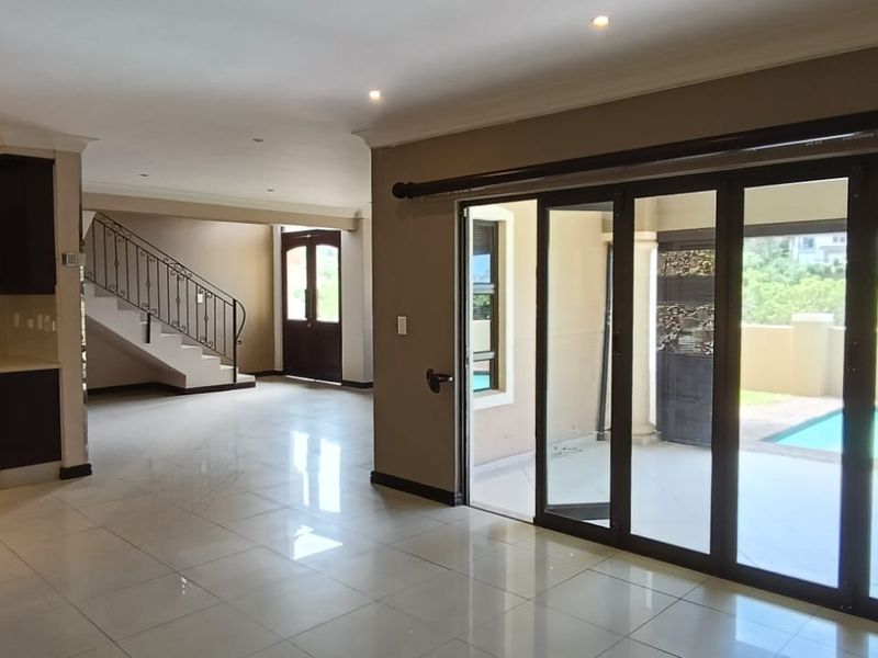 To Let in La Lucia, stunning 4 bedroom, pet friendly townhouse in coveted Gardens. - Photo 8