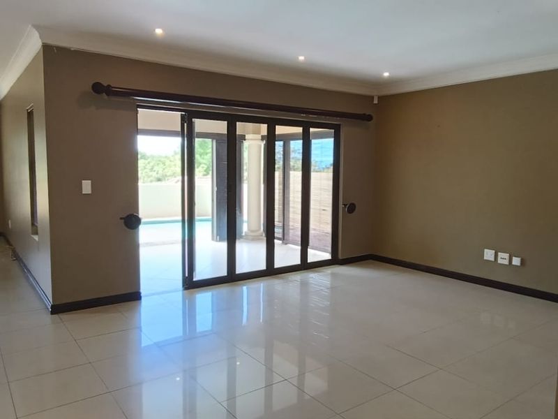 To Let in La Lucia, stunning 4 bedroom, pet friendly townhouse in coveted Gardens. - Photo 7