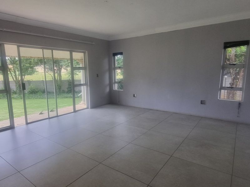 4 Bedroom House on Large Stand - Photo 7