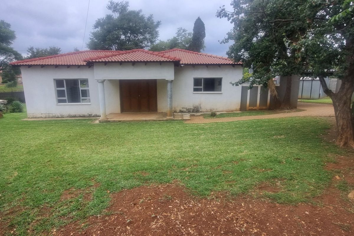 4 Bedroom House on Large Stand - Photo 4