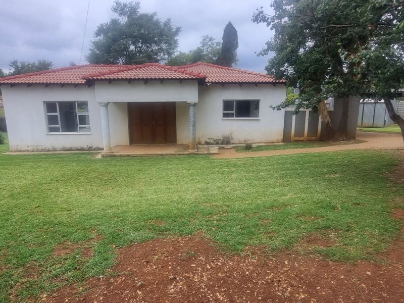 4 Bedroom House on Large Stand - Photo 6