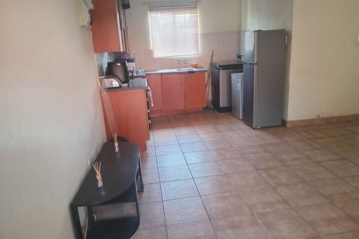 Charming 2 Bedroom Apartment for Sale in Rustenburg - Photo 3