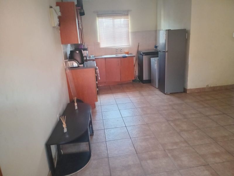Charming 2 Bedroom Apartment for Sale in Rustenburg - Photo 3