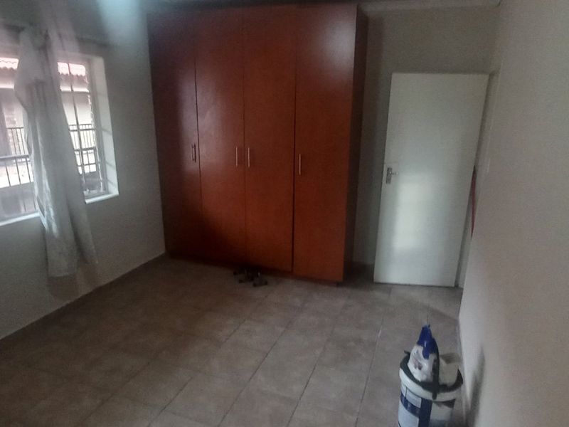 Charming 2 Bedroom Apartment for Sale in Rustenburg - Photo 10