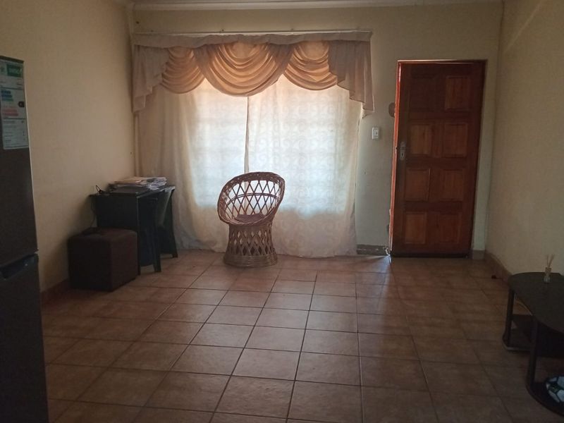 Charming 2 Bedroom Apartment for Sale in Rustenburg - Photo 4
