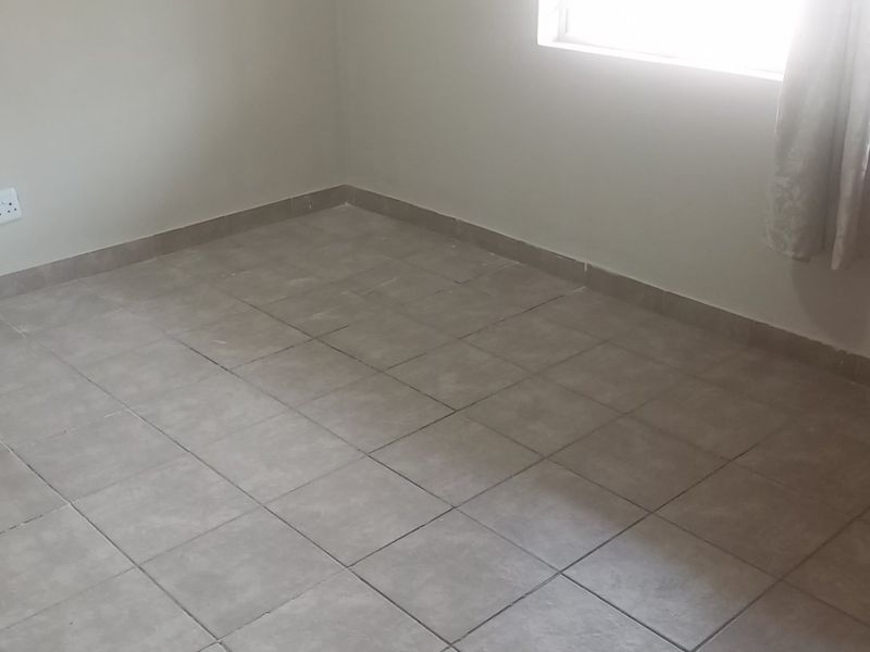 Charming 2 Bedroom Apartment for Sale in Rustenburg - Photo 8
