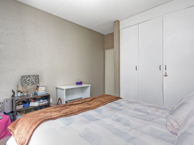 Spacious 1 bedroom Apartment for sale in Douglasdale, Sandton  - Photo 10