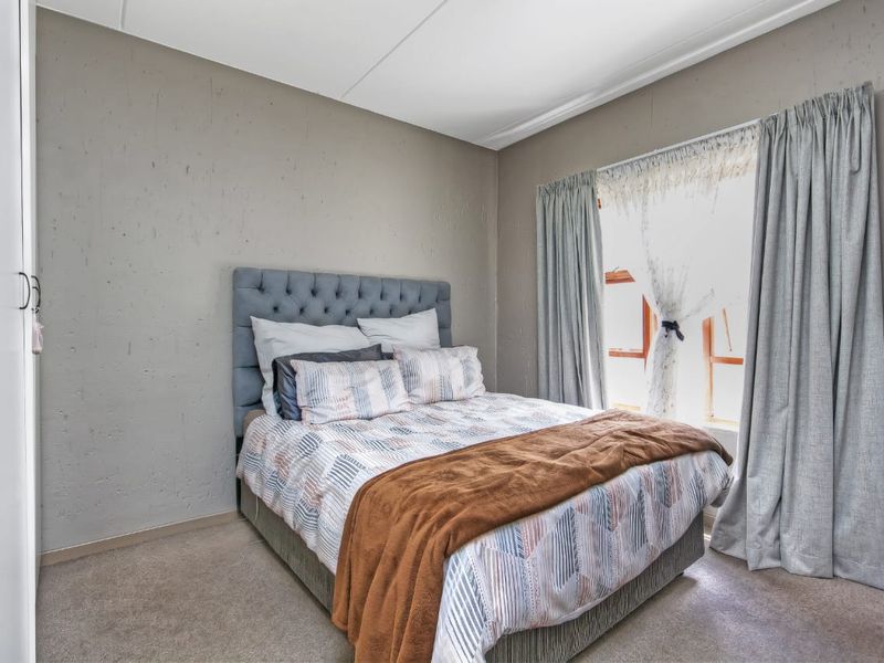 Spacious 1 bedroom Apartment for sale in Douglasdale, Sandton  - Photo 8