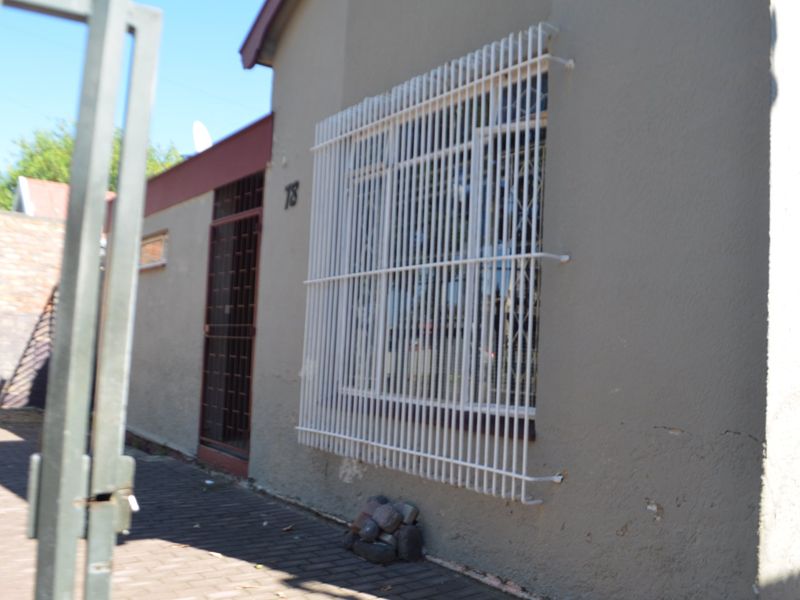PROPERTY FOR SALE IN KRUGERSDORP CENTAL - Photo 3