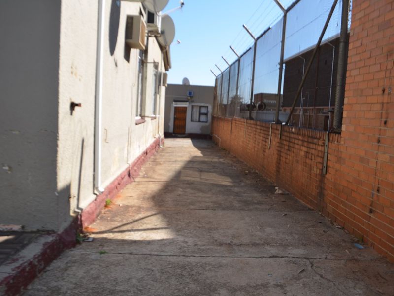 PROPERTY FOR SALE IN KRUGERSDORP CENTAL - Photo 2