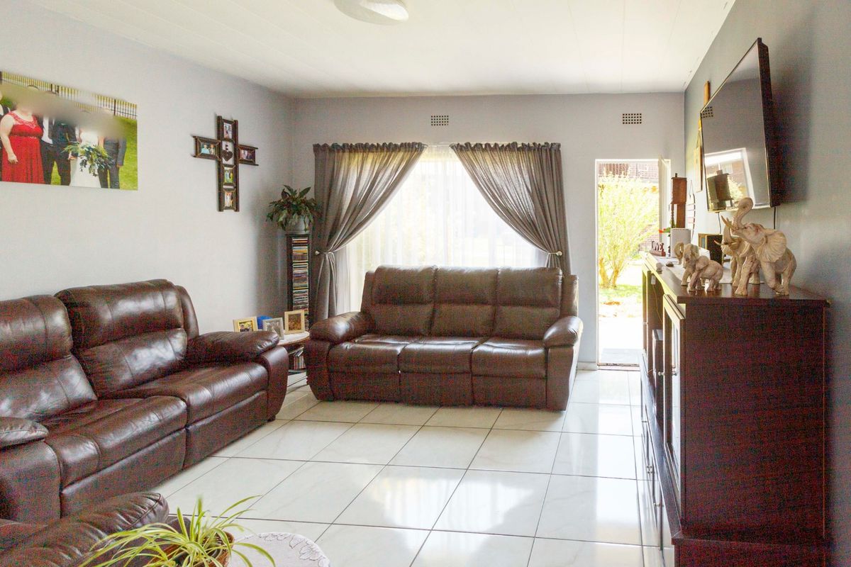 Welcome to your dream apartment nestled in the serene community of Horizon View!  - Photo 3