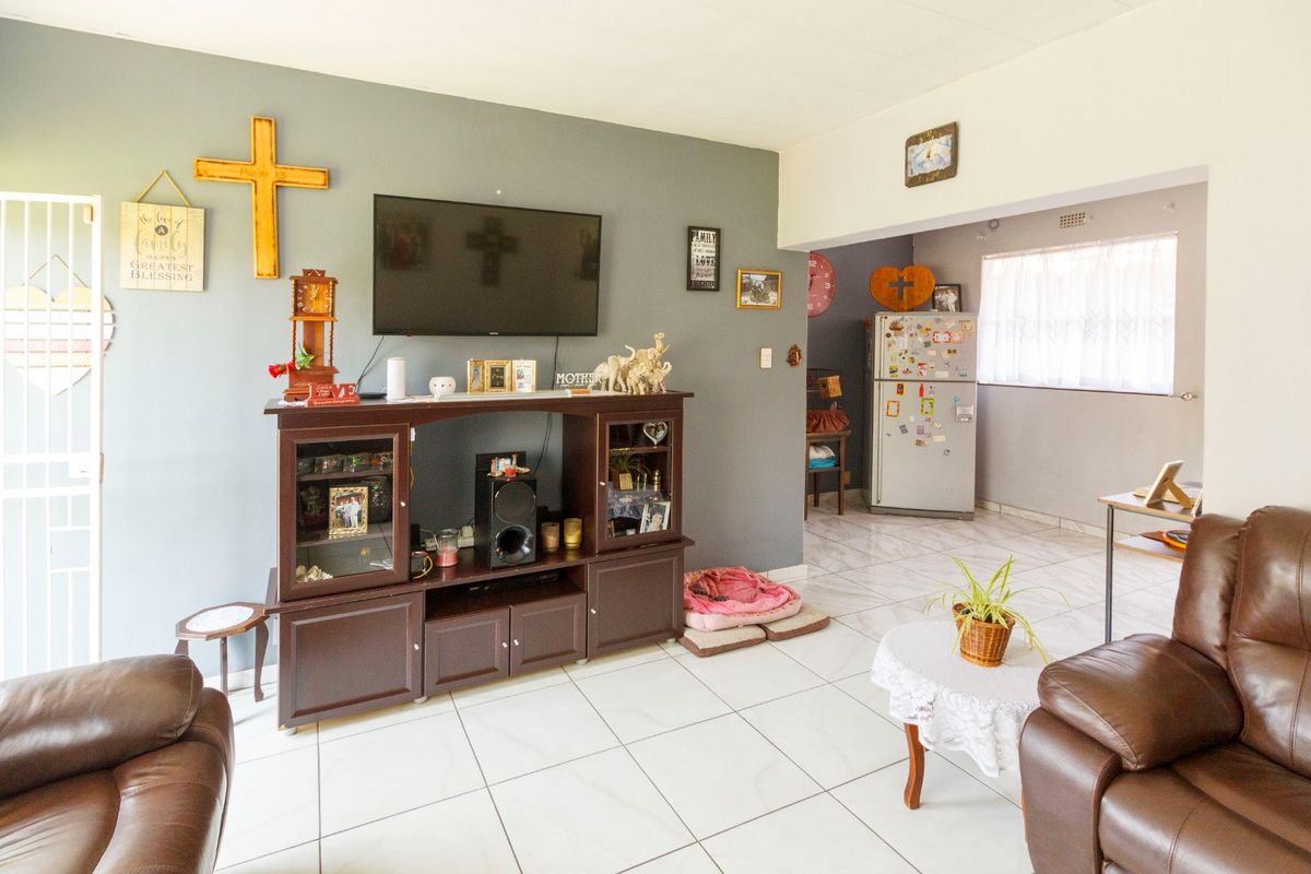 Welcome to your dream apartment nestled in the serene community of Horizon View!  - Photo 2