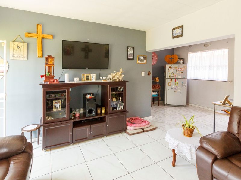 Welcome to your dream apartment nestled in the serene community of Horizon View!  - Photo 2