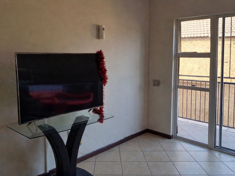 Comfortable 2-Bedroom Home with Practical Living Spaces - Photo 3