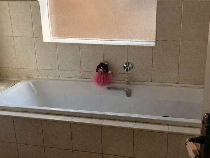 Comfortable 2-Bedroom Home with Practical Living Spaces - Photo 5