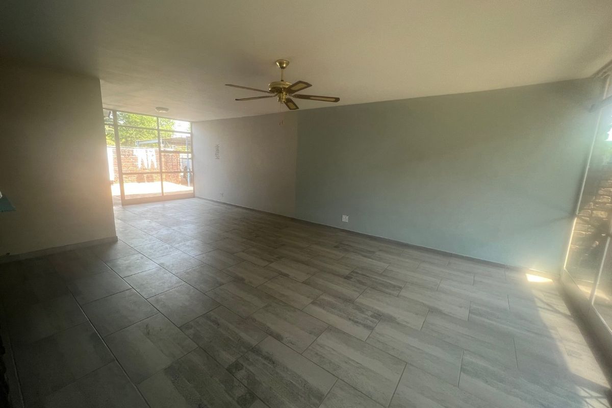 Charming Renovated Duplex With Private Garden - Photo 4