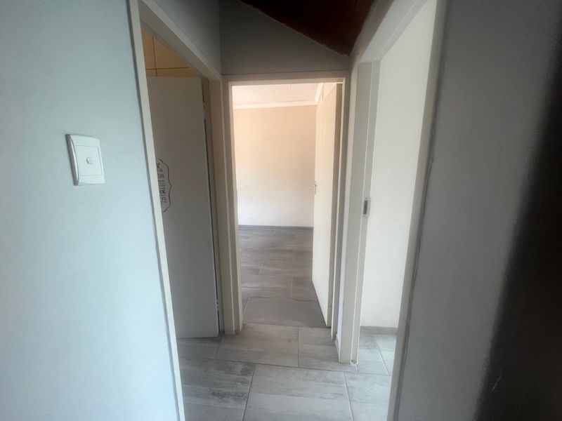 Charming Renovated Duplex With Private Garden - Photo 10