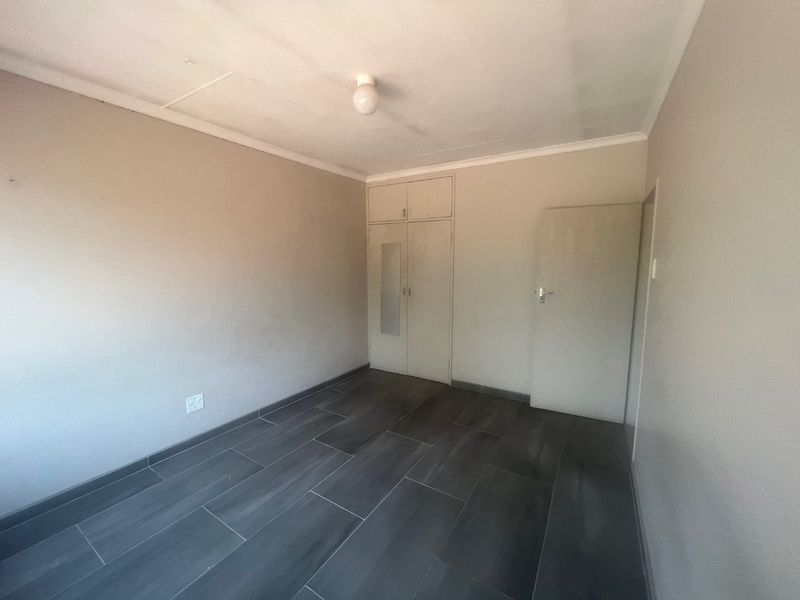 Charming Renovated Duplex With Private Garden - Photo 9