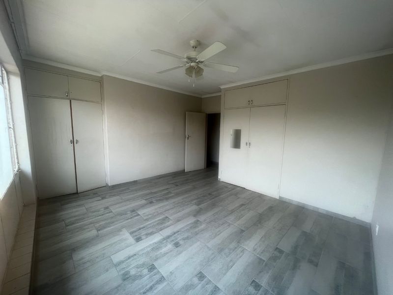 Charming Renovated Duplex With Private Garden - Photo 8