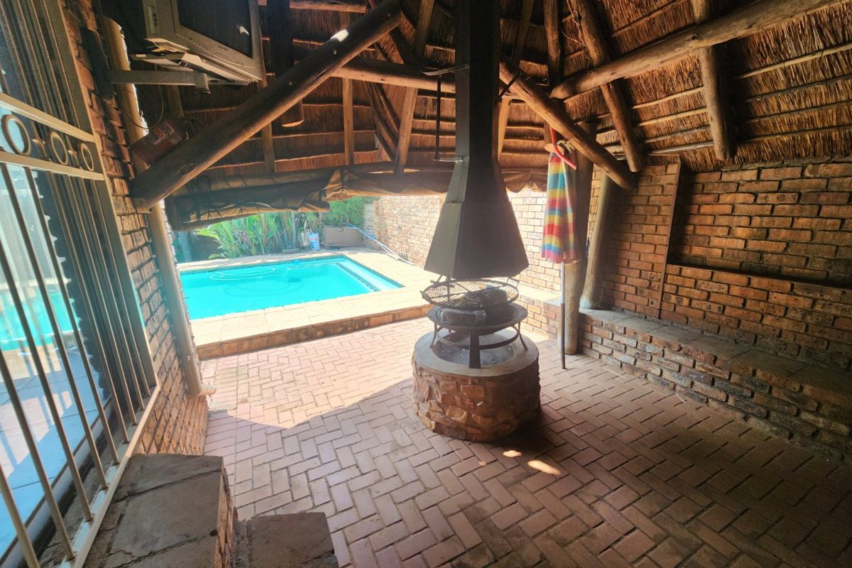 Spacious Montana Park Home With Solar - Photo 3