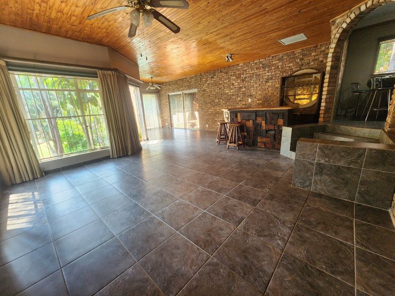 Spacious Montana Park Home With Solar - Photo 2