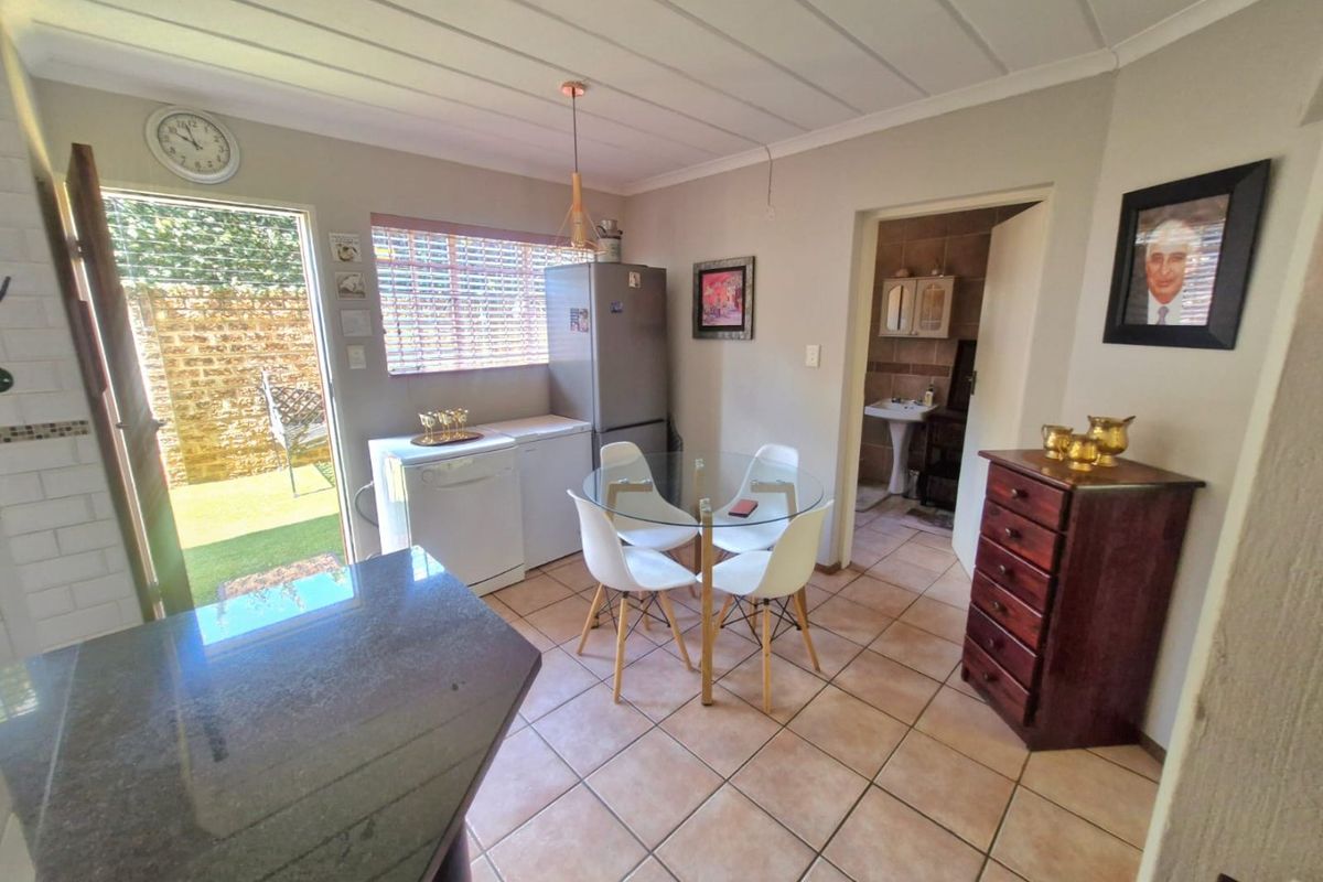 Modern Magalieskruin Townhouse With Beautiful Garden - Photo 2