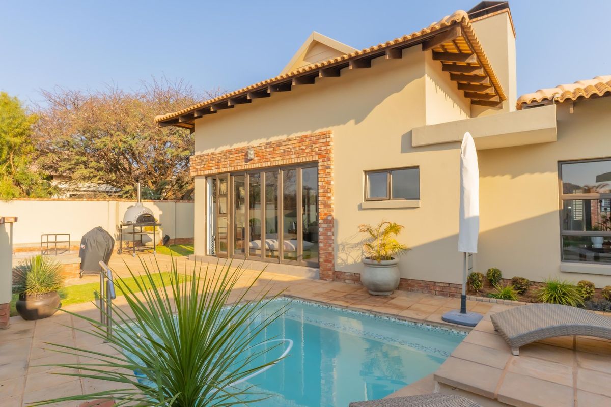 Wonderful 3 Bedroom House For Sale in Wilkoppies - Photo 2