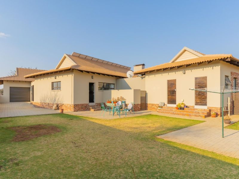 Wonderful 3 Bedroom House For Sale in Wilkoppies - Photo 4