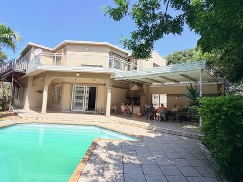 Spacious Home with Flatlets and Excellent Income Potential Just A Short Walk To The Beach - Photo 5