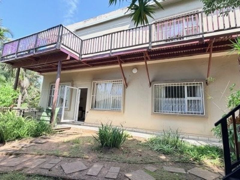 Spacious Home with Flatlets and Excellent Income Potential Just A Short Walk To The Beach - Photo 9