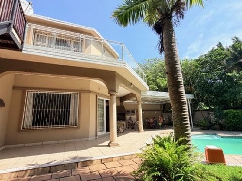 Spacious Home with Flatlets and Excellent Income Potential Just A Short Walk To The Beach - Photo 8