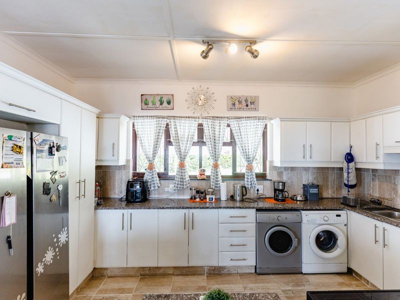 Shelly Beach Home & Self-Contained Flat – With Great Sea views - Photo 10