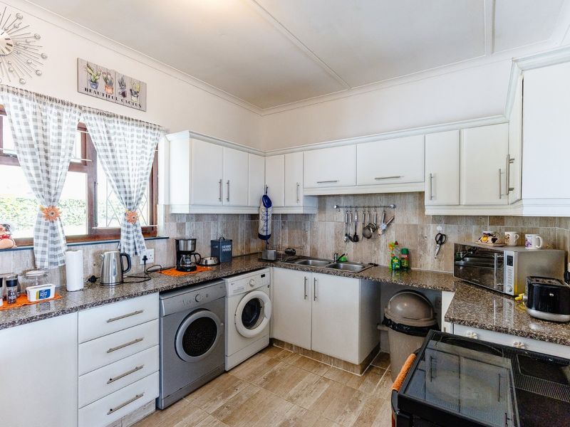 Shelly Beach Home & Self-Contained Flat – With Great Sea views - Photo 9