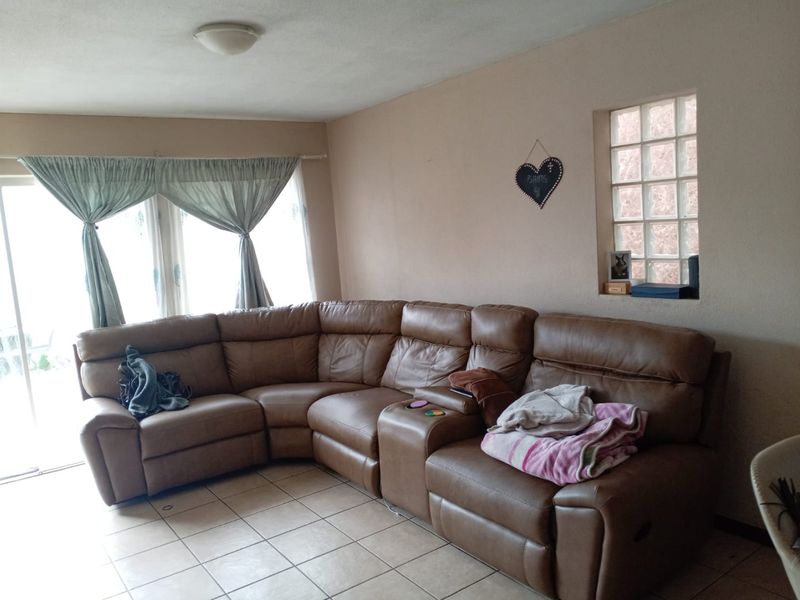 2 bedroom apartment for sale att Hillmoor, Kempton Park - Photo 9