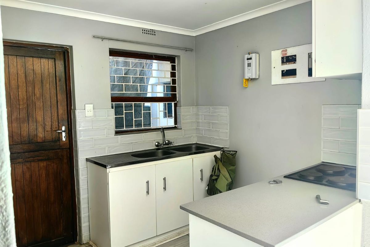 3 Bed House in Belmont Park for Sale - Photo 2