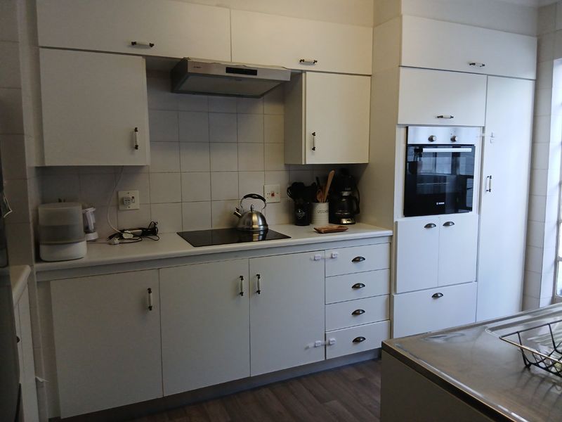 Garden Duplex Apartment Spacious 3x bed 2x bath in this lovely sought out Complex-Pet Friendly, Botanical Garden River views with Nature Reserve Environment-Opposite Delta Park. - Photo 7