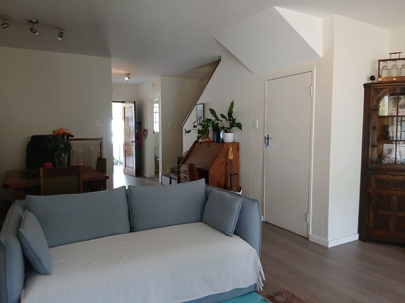 Garden Duplex Apartment Spacious 3x bed 2x bath in this lovely sought out Complex-Pet Friendly, Botanical Garden River views with Nature Reserve Environment-Opposite Delta Park. - Photo 10