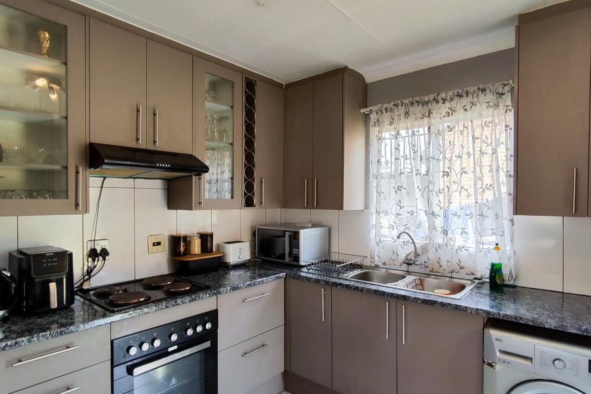 2 Bedroom Townhouse for Sale in Terenure - Photo 4