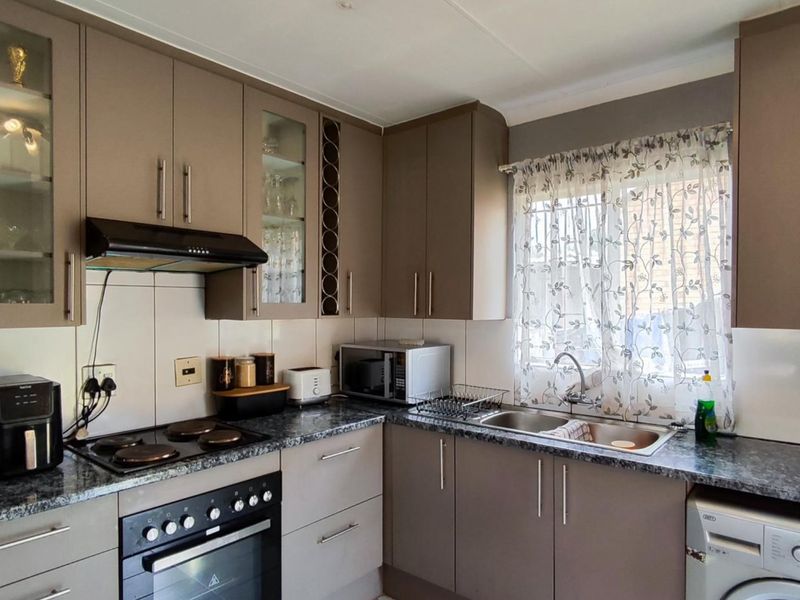 2 Bedroom Townhouse for Sale in Terenure - Photo 4