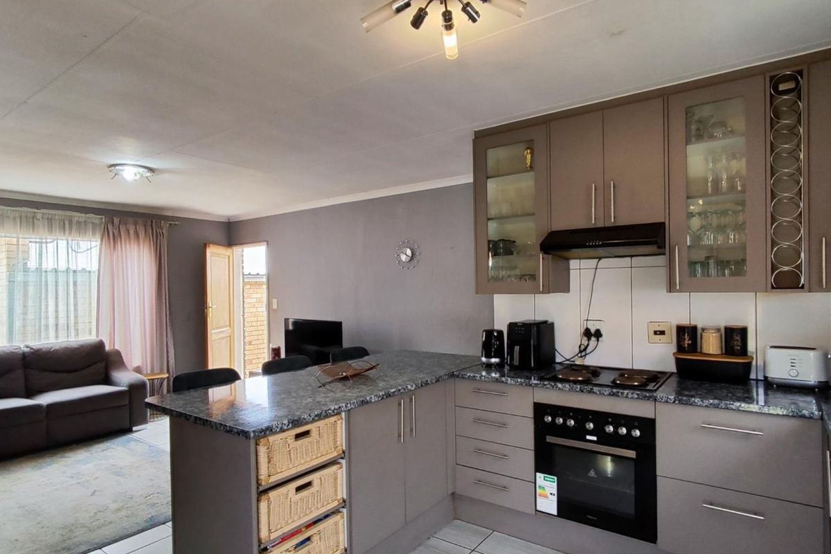 2 Bedroom Townhouse for Sale in Terenure - Photo 2