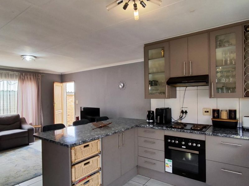 2 Bedroom Townhouse for Sale in Terenure - Photo 2