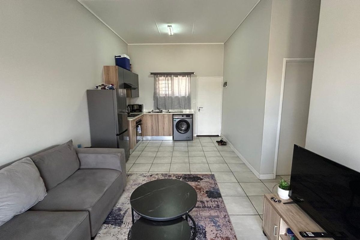 2 Bedroom 1 Bathroom Apartment for rent  - Photo 3