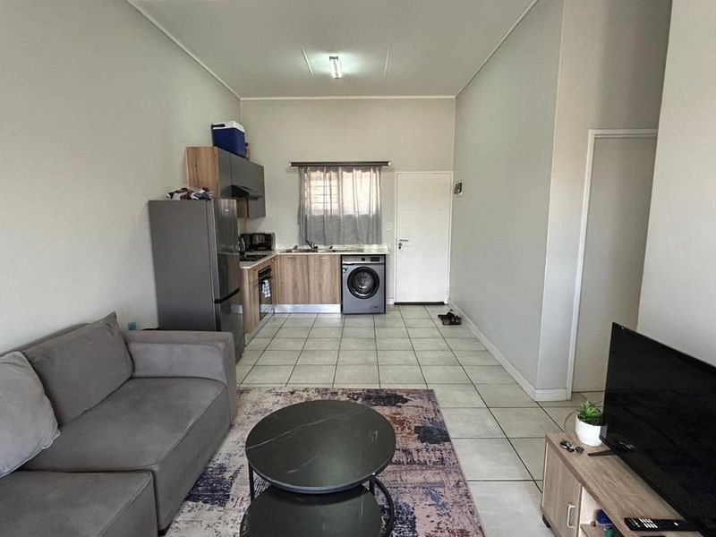 2 Bedroom 1 Bathroom Apartment for rent  - Photo 3