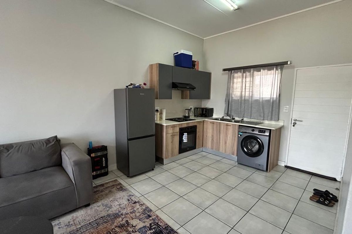 2 Bedroom 1 Bathroom Apartment for rent  - Photo 2