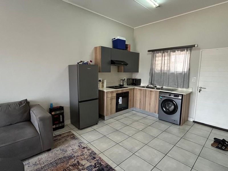 2 Bedroom 1 Bathroom Apartment for rent  - Photo 2