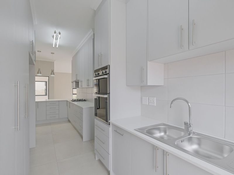 Signature Single-Story Family Home | No Transfer Duty | Heritage Hill Estate Phase 2 Building Package - Photo 5