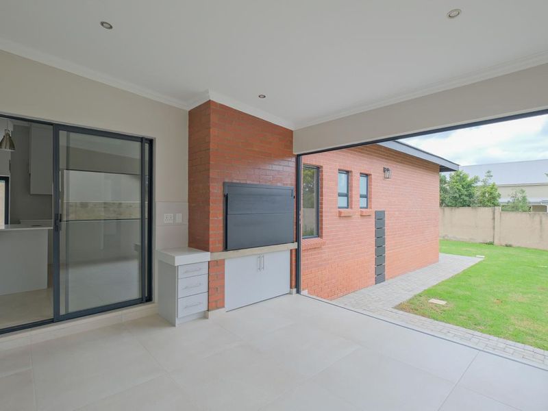 Signature Single-Story Family Home | No Transfer Duty | Heritage Hill Estate Phase 2 Building Package - Photo 6