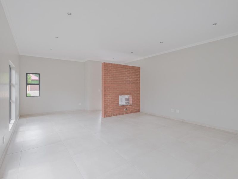 Signature Single-Story Family Home | No Transfer Duty | Heritage Hill Estate Phase 2 Building Package - Photo 2